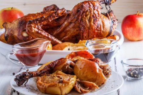 bayram sufresinin bezeyi nar sousunda ordek qizartmasi