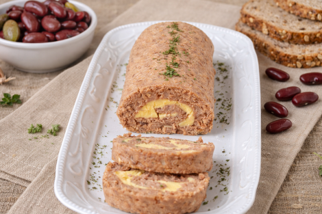 faydalı ve lezzetli qırmızı lobyalı pastet rulet