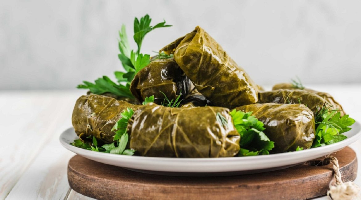 oguz metbexinin qozlu yarpaq dolmasi