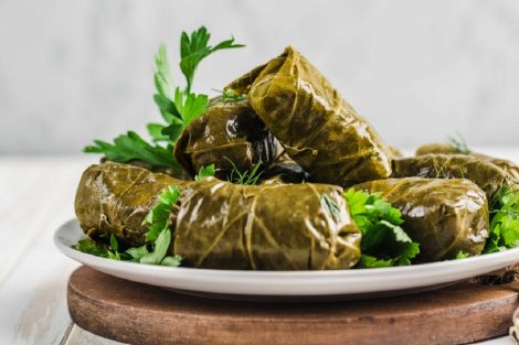 oguz metbexinin qozlu yarpaq dolmasi