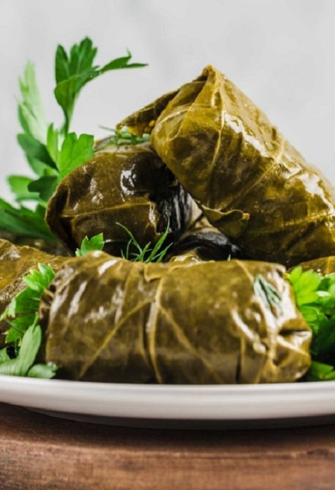 oguz metbexinin qozlu yarpaq dolmasi