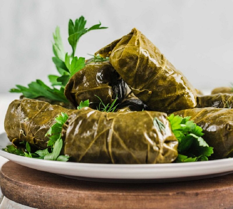 oguz metbexinin qozlu yarpaq dolmasi